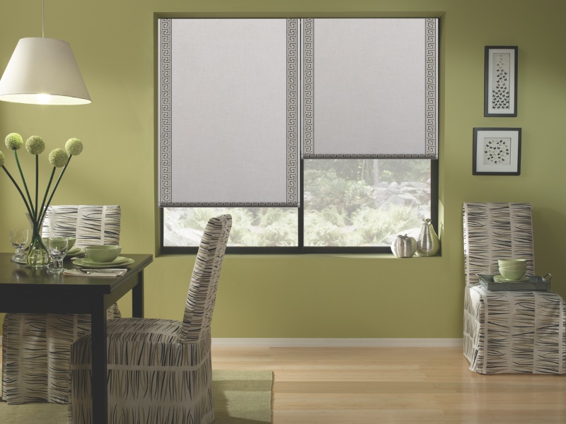 Child safe window shades in a living room