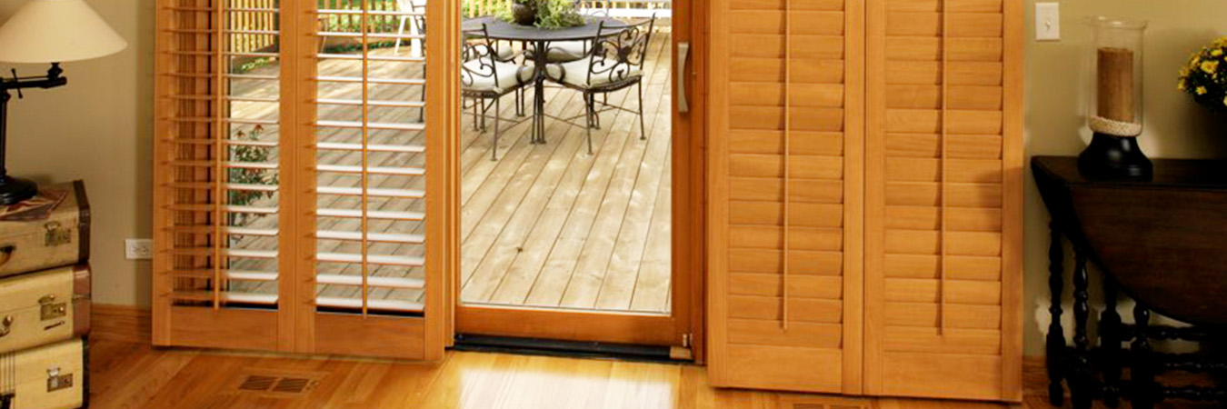 Here S What To Use Instead Of Sliding Door Blinds On Your Patio Door   Lightoakverticalpatiodoor22 